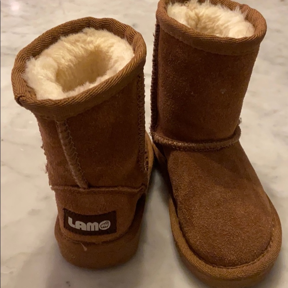 Girls fur boots